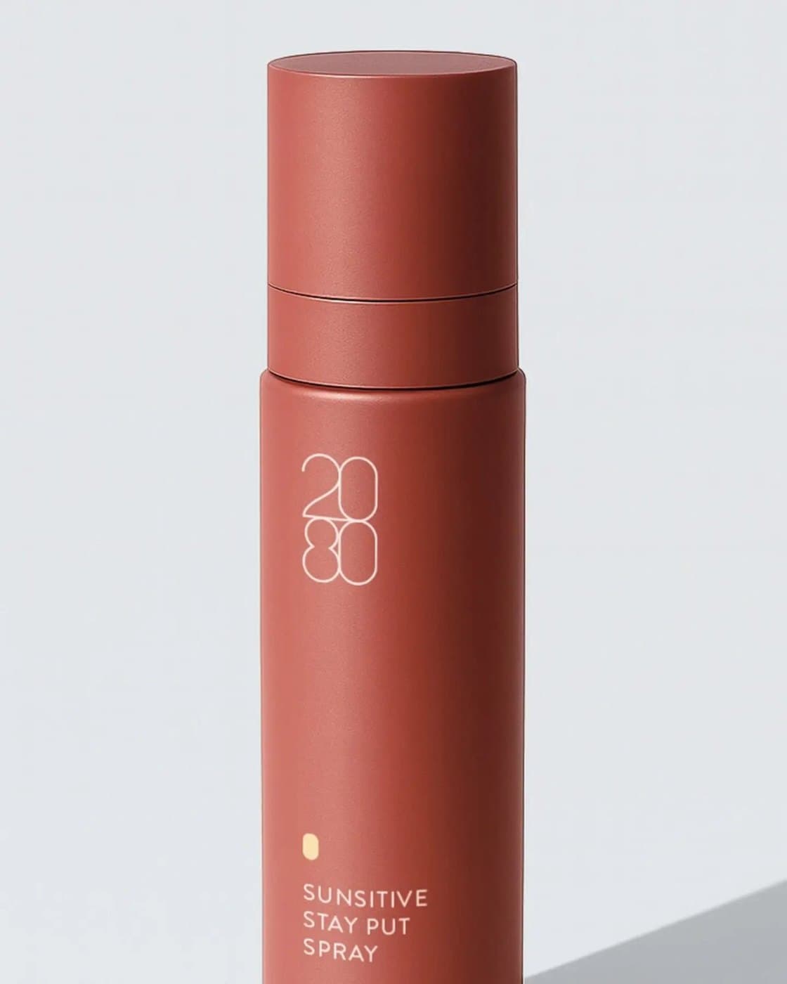 SUNSITIVE STAY PUT SPRAY סנסטיב ספריי - ספריי SPF 50 לחידוש ההגנה במהלך היום, 2080 Skincare
